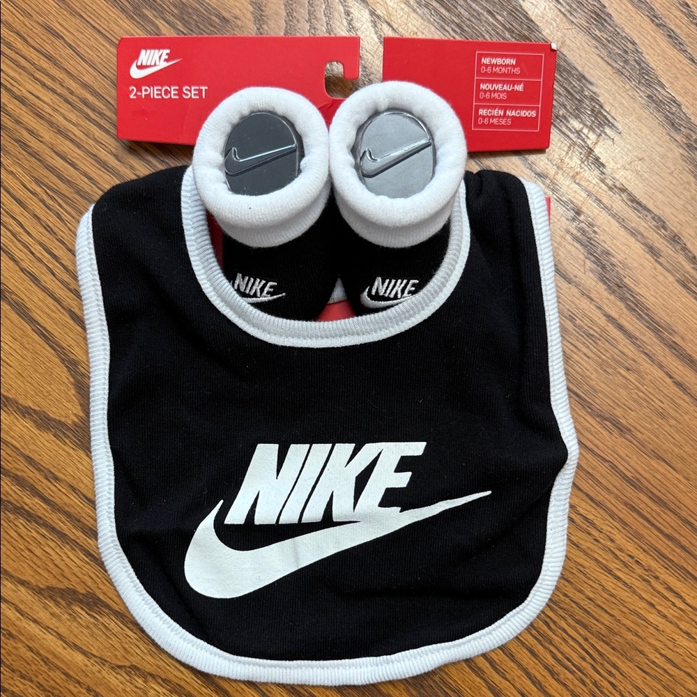 Nike Black and White Bib and Booties Set
